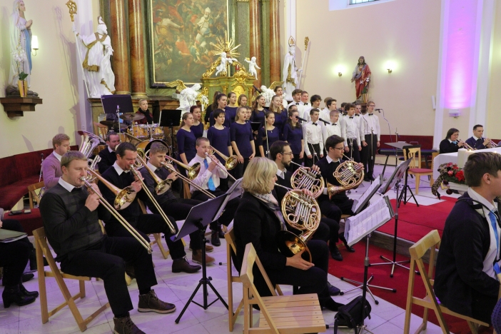 Obrázek aktuality Adventní koncert sboru Basové G s Beskydským orchestrem v Rožnově pod Radhoštěm