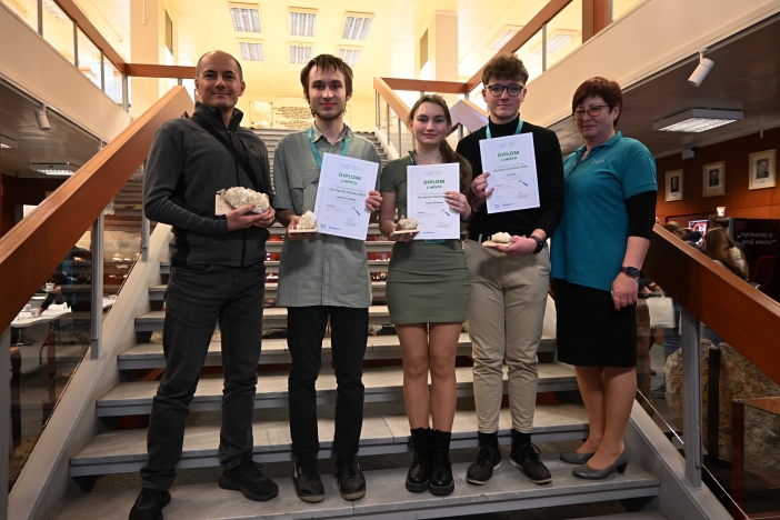 Obrázek článku Geologové z GFPVM získali další Geologické kladívko!