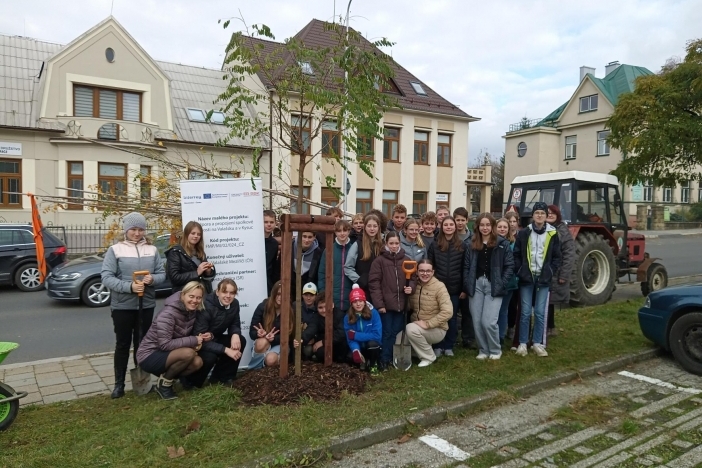 Obrázek aktuality Sázení stromku 1. E