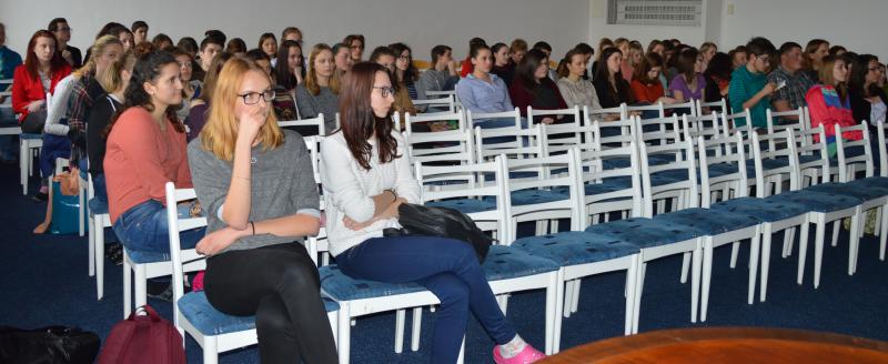 Obrázek článku Jsme podle DNA příbuzní s Neandrtálci a křížili jsme se s nimi?