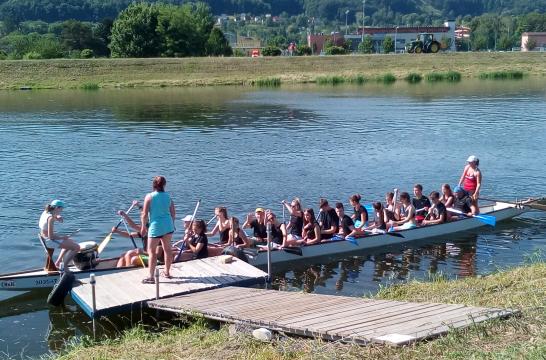 Obrázek aktuality Gymnazisté opět na závodě Dračích lodí