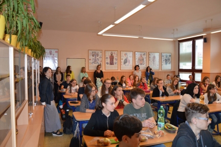 Okresní kolo 52 ročníku Biologické olympiády kategorie C, Zahájení soutěže v učebně biologie GFPVM, 23 4 2018 (foto Pavel Daniš) (1)