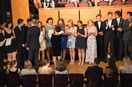 Slavnostní předání absolventských listů, sál KZ Valašské Meziříčí, 31 5 2018 (foto Monika Hlosková) (9)