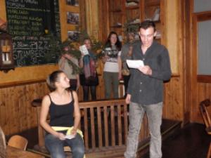 Den poezie 2015 (Poezie pod proudem/Palacký pod čepicí): Vystoupení studentů ve Schlattauerově kavárně