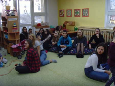 Hudba mezi dětmi, společný program žáků 1. A GFPVM a dětí z MŠ Krhová, 19. a 20. 12. 2018 (foto Pavla Lochmanová) (9)
