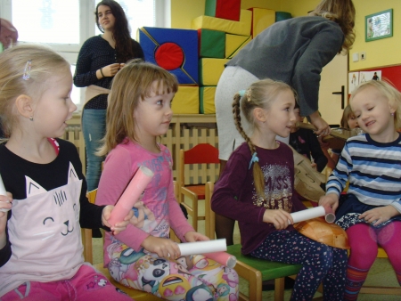 Hudba mezi dětmi, společný program žáků 1. A GFPVM a dětí z MŠ Krhová, 19. a 20. 12. 2018 (foto Pavla Lochmanová) (40)