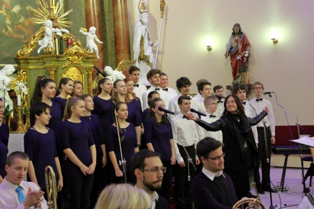 Adventní koncert sboru Basové G v kostele Všech svatých v Rožnově pod Radhoštěm, 16. 12. 2018 (foto František Jaskula) (8)