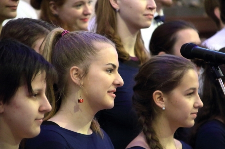 Adventní koncert sboru Basové G v kostele Všech svatých v Rožnově pod Radhoštěm, 16. 12. 2018 (foto František Jaskula) (18)