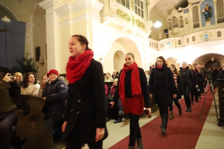 Předvánoční koncerty sboru Basové G ve Valašském Meziříčí , Nanebevzetí panny Marie, 21. 12. 2018 (foto František Jaskula) (1)