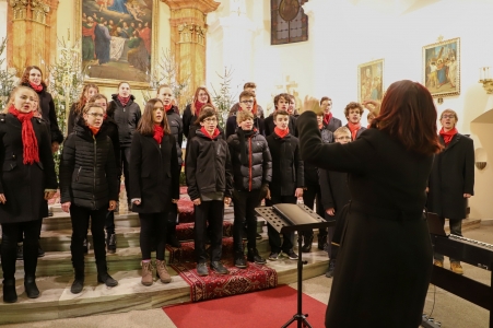 Předvánoční koncerty sboru Basové G ve Valašském Meziříčí , Nanebevzetí panny Marie, 21. 12. 2018 (foto František Jaskula) (2)