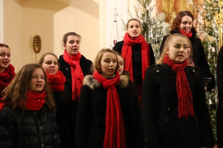 Předvánoční koncerty sboru Basové G ve Valašském Meziříčí , Nanebevzetí panny Marie, 21. 12. 2018 (foto František Jaskula) (3)