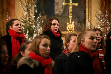 Předvánoční koncerty sboru Basové G ve Valašském Meziříčí , Nanebevzetí panny Marie, 21. 12. 2018 (foto František Jaskula) (7)