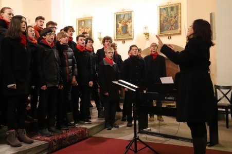 Předvánoční koncerty sboru Basové G ve Valašském Meziříčí , Nanebevzetí panny Marie, 21. 12. 2018 (foto František Jaskula) (8)
