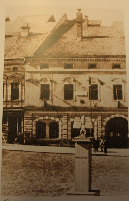 Meziříčské náměstí za protektorátu z knihy Valašské Meziříčí objektivem času.