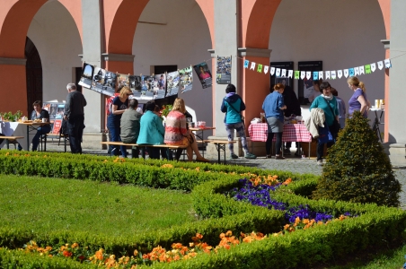 Férová snídaně ve ValMezu, nádvoří zámku Žerotínů, 11. 5. 2019 (foto Monika Hlosková) (2)