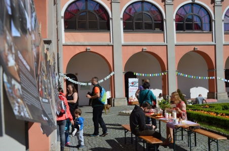 Férová snídaně ve ValMezu, nádvoří zámku Žerotínů, 11. 5. 2019 (foto Monika Hlosková) (8)