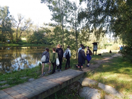 Terénní zoologická exkurze Ekosystém rybníka, rybík u Valašského ekocentra Valašské Meziříčí, 5. 9. 2019 (foto Pavel Groh) (1)