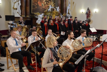 Adventní koncert Basové G a Beskydský orchestr 22. 12. 2019 (foto Stanislav Prečan)