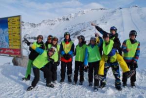 Lyžařský kurz v rakouských Alpách 2016, lyžaři a snowboardisté GFPVM (foto: Hynek Bartošek)