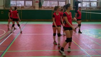 Krajské kolo ve volejbale SŠ dívky, 24. 2. 2016, hráčky GFPVM (foto: Markéta Heřmanová)
