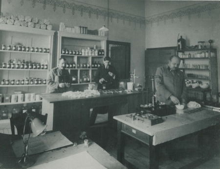 Lékárna v gymnaziálním lazaretu. Zdroj: Muzeum regionu Valašsko