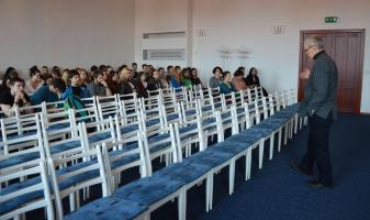 Přednáška profesora Lubomíra Machaly v aule školy, 23. 3. 2016 (foto: Monika Hlosková)