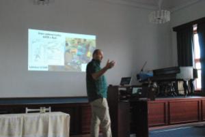 Mgr. Jaromír Mrázek, Ph. D. a přednáška Atomové jádro a hvězdy, 17. 5. 2016 (foto: Hynek Bartošek)