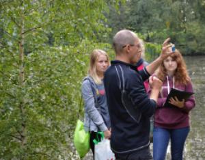 Terénní zoologická exkurze, rybník v areálu bývalých kasáren Valašské Meziříčí, 2. 9. 2016 (foto: Monika Hlosková)