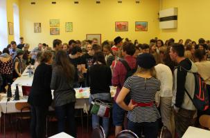 Evropský den jazyků 2016, ochutnávka ve školní jídelně, 26. 9. 2016 (foto: Alžběta Zetková)