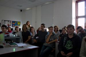 Evropský den jazyků 2016, studenti 3. E při videokonferenci s Radanou Crhovou, 26. 9. 2016 (foto: Alžběta Zetková) 