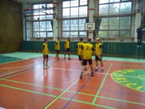 Okrskové kolo ve volejbale chlapců 2016, tělocvična GFPVM, 11. 10. 2016, zápas GFPVM (foto: Vojtěch Blabla)