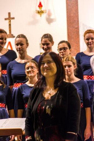 Polsko 2016 - koncertní soutěžní turné sboru Basové G, koncert Grodzisk Mazowiecki (foto: Barbora Šimíčková)