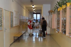 Gymplem chodil Mikuláš, GFPVM, 5. 12. 2016 (foto: Monika Hlosková)