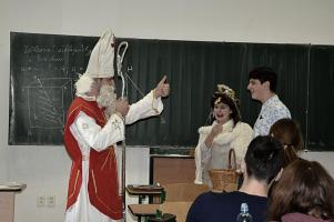 Gymplem chodil Mikuláš, GFPVM, 5. 12. 2016 (foto: Monika Hlosková)