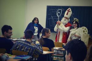Gymplem chodil Mikuláš, GFPVM, 5. 12. 2016 (foto: Monika Hlosková)