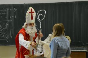 Gymplem chodil Mikuláš, GFPVM, 5. 12. 2016 (foto: Monika Hlosková)