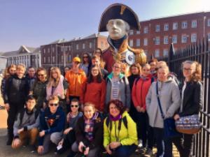 Anglie 2017, 4.-10. 4. 2017, studenti gymnázia a admirál Horatio Nelson - historické doky v Portsmouthu (foto: Zuzana Smoradová)