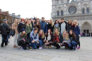 Před katedrálou Notre Dame