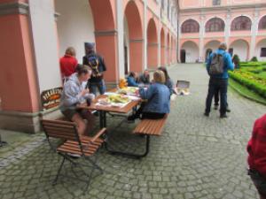 Férová snídaně ve Valmezu, nádvoří zámku Žerotínů, 13. 5. 2017 (foto: Martina Došková)
