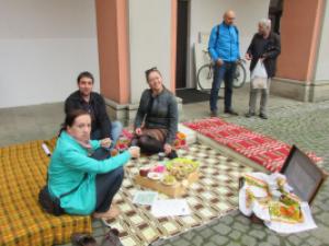 Férová snídaně ve Valmezu, nádvoří zámku Žerotínů, 13. 5. 2017 (foto: Martina Došková)
