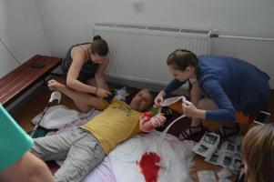 Stezka první pomoci, tělocvična GFPVM, 26. 6. 2017 (foto: Monika Hlosková)