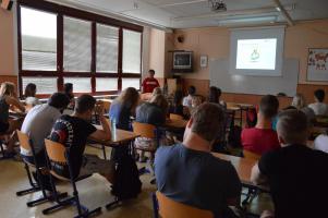 Přednáška a praktická ukázka práce s AED, učebna biologie GFPVM, 26. 6. 2017 (foto: Monika Hlosková)