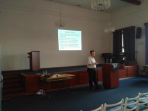 Beseda o Oldřichu Peclovi a Záviši Kalandrovi s Mgr. Josefem Hallou, aula GFPVM, 15. 9. 2017 (foto: Veronika Kulišťáková)