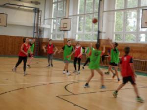 Návštěva žáků a pedagogů partnerského gymnázia v Mettingenu,sportovní workshop v tělocvičně gymnázia v Rožnově, 29. 9. - 3. 10. 2017  (foto: Jana Kopřivová)
