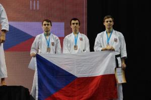 ME Vilnius 2015, bronzový Kumite team, zleva Jan Heger, Tomáš Ventura, Richard Heger