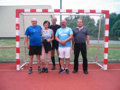 Turnaj přátelství 2016, trenéři a rozhodčí turnaje v kopané, 10.6.2016 (foto Vojtěch Blabla)