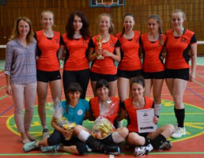 Turnaj přátelství 2016, vítězný tým dívek GFPVM, 10. 6. 2016 (foto Monika Hlosková)