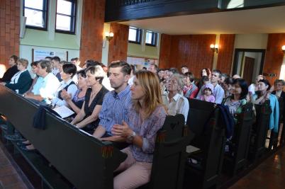 Benefiční koncert sboru Basové G a pěveckého sboru Gymnázia s VJM Šahy, evangelický kostel VM, 10. 6. 2016 (foto Monika Hlosková) (9)