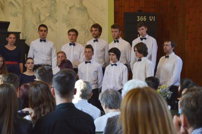 Benefiční koncert sboru Basové G a pěveckého sboru Gymnázia s VJM Šahy, evangelický kostel VM, 10. 6. 2016 (foto Monika Hlosková) (10)