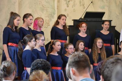 Benefiční koncert sboru Basové G a pěveckého sboru Gymnázia s VJM Šahy, evangelický kostel VM, 10. 6. 2016 (foto Monika Hlosková) (11)